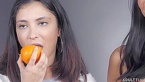 Big booty girl's pussy and ass are sexy