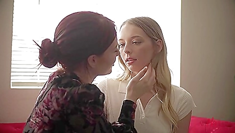 Horny tranny fucks like a hard