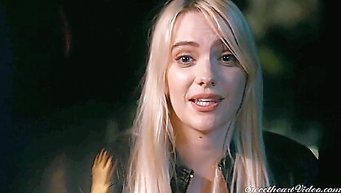 Mas orangeic and dildoy getting her pussy