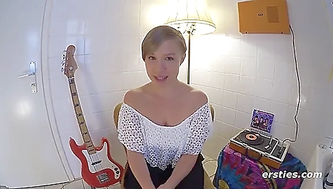 Hot Girls Squirt During Lesbian 4way